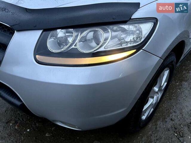 Сірий Хендай Санта Фе, об'ємом двигуна 2.2 л та пробігом 225 тис. км за 8850 $, фото 1 на Automoto.ua