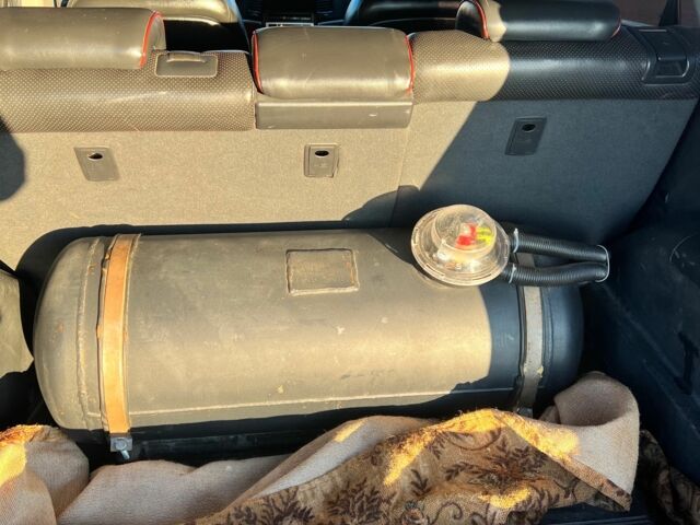 Серый Хендай Санта Фе, объемом двигателя 2.7 л и пробегом 210 тыс. км за 7800 $, фото 8 на Automoto.ua