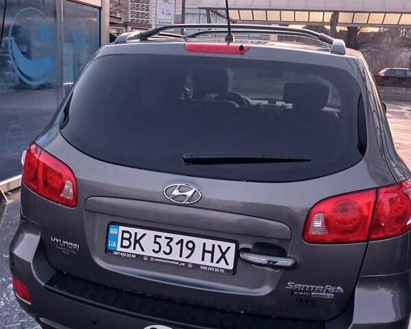 Серый Хендай Санта Фе, объемом двигателя 2.19 л и пробегом 240 тыс. км за 8400 $, фото 6 на Automoto.ua