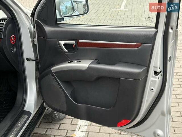 Серый Хендай Санта Фе, объемом двигателя 2.19 л и пробегом 276 тыс. км за 8550 $, фото 50 на Automoto.ua