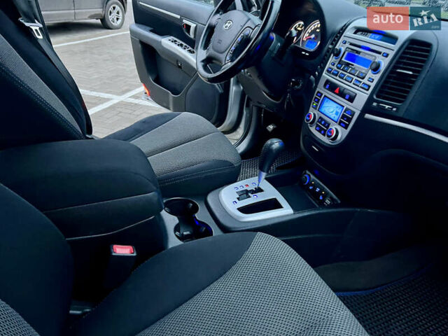 Серый Хендай Санта Фе, объемом двигателя 2.19 л и пробегом 260 тыс. км за 8950 $, фото 51 на Automoto.ua