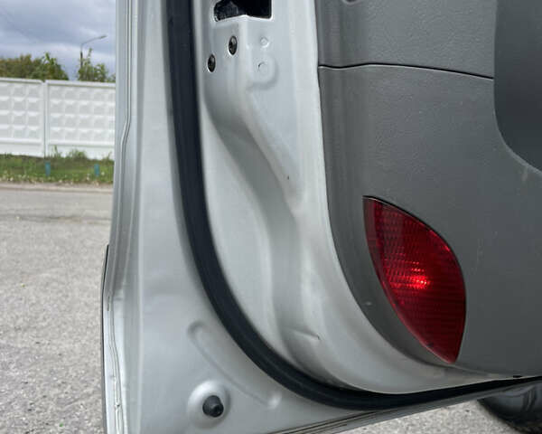 Сірий Хендай Санта Фе, об'ємом двигуна 2.35 л та пробігом 129 тис. км за 7000 $, фото 6 на Automoto.ua