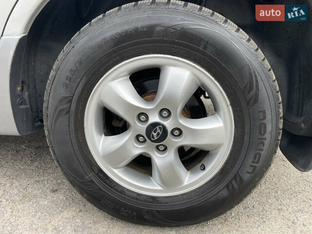 Сірий Хендай Санта Фе, об'ємом двигуна 2.35 л та пробігом 129 тис. км за 7000 $, фото 5 на Automoto.ua