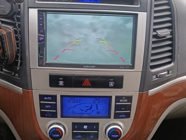 Серый Хендай Санта Фе, объемом двигателя 2.2 л и пробегом 254 тыс. км за 9300 $, фото 3 на Automoto.ua