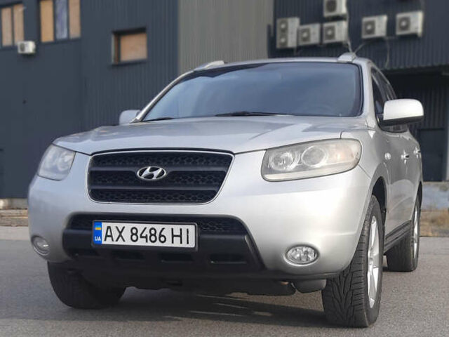 Серый Хендай Санта Фе, объемом двигателя 2.19 л и пробегом 225 тыс. км за 9500 $, фото 1 на Automoto.ua