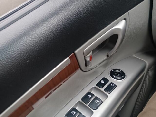 Серый Хендай Санта Фе, объемом двигателя 2.2 л и пробегом 254 тыс. км за 9300 $, фото 6 на Automoto.ua