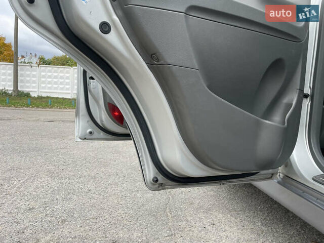 Сірий Хендай Санта Фе, об'ємом двигуна 2.35 л та пробігом 129 тис. км за 7000 $, фото 7 на Automoto.ua