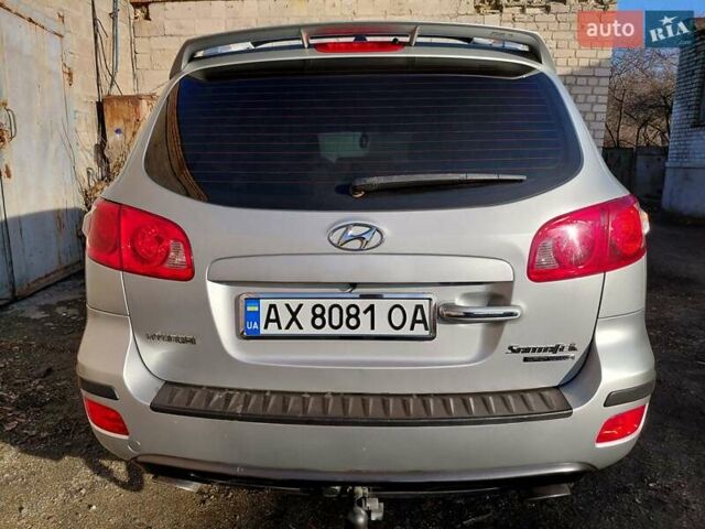 Серый Хендай Санта Фе, объемом двигателя 2.19 л и пробегом 215 тыс. км за 10500 $, фото 2 на Automoto.ua