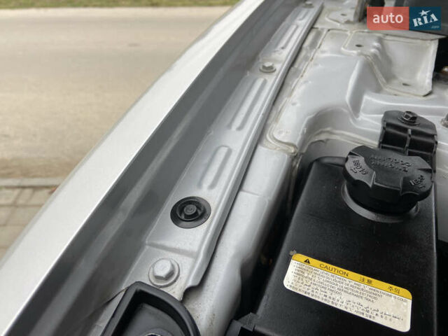 Сірий Хендай Санта Фе, об'ємом двигуна 2.19 л та пробігом 189 тис. км за 7950 $, фото 34 на Automoto.ua