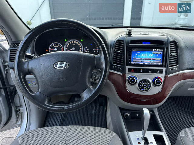 Сірий Хендай Санта Фе, об'ємом двигуна 2.7 л та пробігом 167 тис. км за 7850 $, фото 51 на Automoto.ua