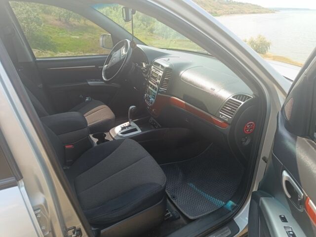 Серый Хендай Санта Фе, объемом двигателя 2.2 л и пробегом 197 тыс. км за 8400 $, фото 3 на Automoto.ua