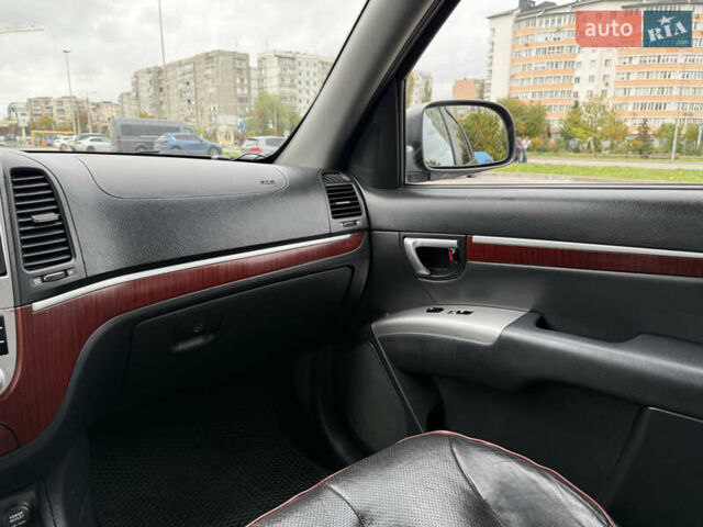 Серый Хендай Санта Фе, объемом двигателя 2.2 л и пробегом 244 тыс. км за 8900 $, фото 15 на Automoto.ua