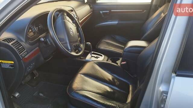 Сірий Хендай Санта Фе, об'ємом двигуна 2.19 л та пробігом 209 тис. км за 9000 $, фото 4 на Automoto.ua