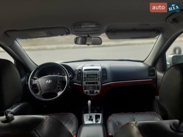Серый Хендай Санта Фе, объемом двигателя 2.19 л и пробегом 225 тыс. км за 9500 $, фото 5 на Automoto.ua