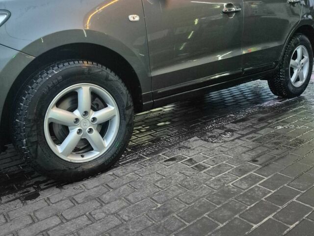 Серый Хендай Санта Фе, объемом двигателя 2.2 л и пробегом 237 тыс. км за 8500 $, фото 2 на Automoto.ua