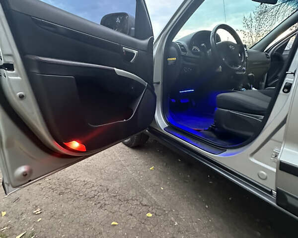 Серый Хендай Санта Фе, объемом двигателя 2.2 л и пробегом 340 тыс. км за 8300 $, фото 15 на Automoto.ua