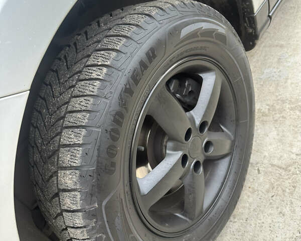 Серый Хендай Санта Фе, объемом двигателя 2.7 л и пробегом 198 тыс. км за 10800 $, фото 30 на Automoto.ua