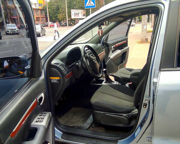 Серый Хендай Санта Фе, объемом двигателя 2.2 л и пробегом 331 тыс. км за 8300 $, фото 9 на Automoto.ua