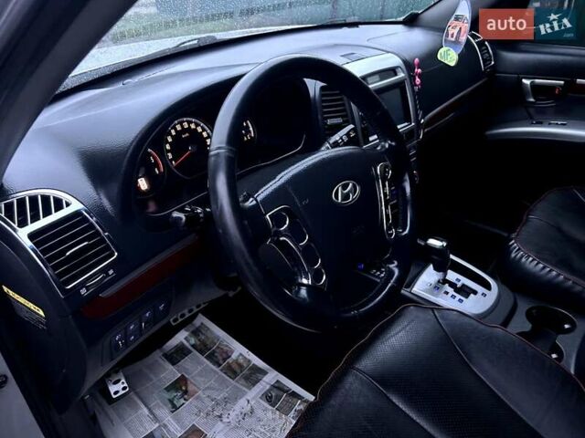 Сірий Хендай Санта Фе, об'ємом двигуна 2.2 л та пробігом 225 тис. км за 8850 $, фото 26 на Automoto.ua