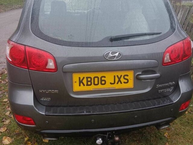 Серый Хендай Санта Фе, объемом двигателя 2.2 л и пробегом 261 тыс. км за 4500 $, фото 16 на Automoto.ua