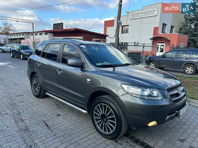 Серый Хендай Санта Фе, объемом двигателя 0 л и пробегом 300 тыс. км за 5500 $, фото 1 на Automoto.ua