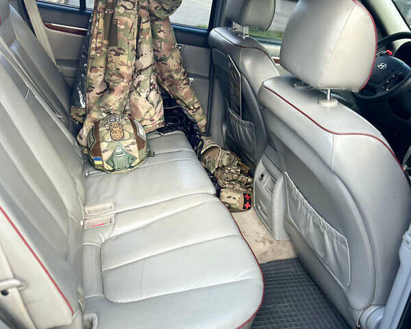 Серый Хендай Санта Фе, объемом двигателя 0 л и пробегом 300 тыс. км за 5500 $, фото 17 на Automoto.ua