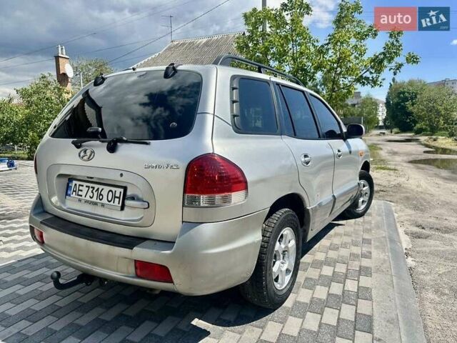 Серый Хендай Санта Фе, объемом двигателя 2 л и пробегом 123 тыс. км за 6555 $, фото 3 на Automoto.ua