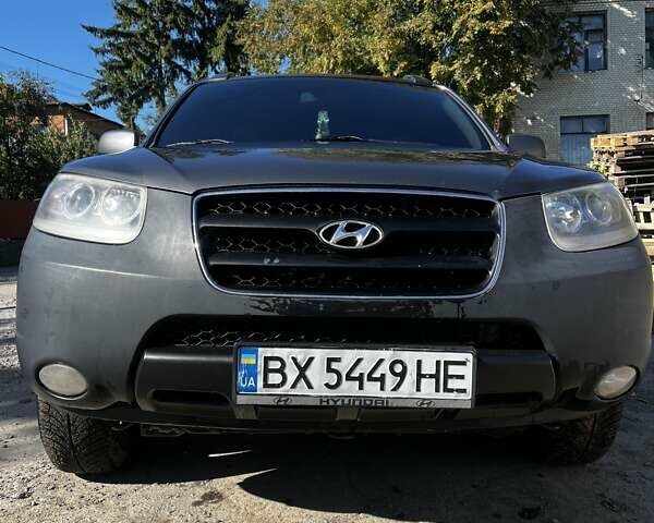 Серый Хендай Санта Фе, объемом двигателя 2.19 л и пробегом 325 тыс. км за 8250 $, фото 1 на Automoto.ua