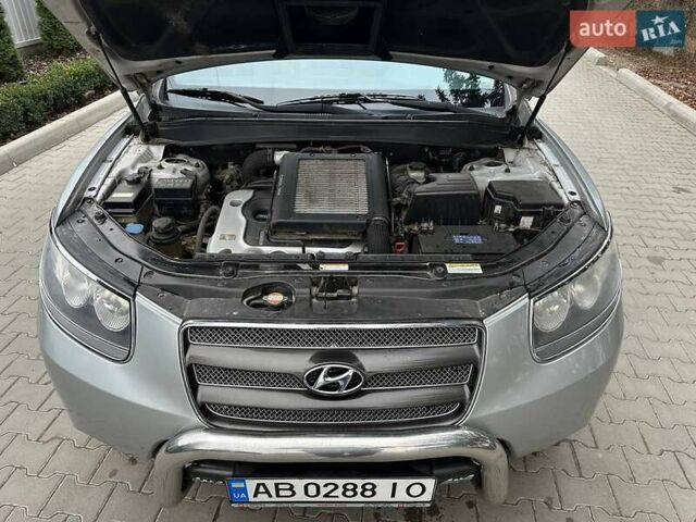 Сірий Хендай Санта Фе, об'ємом двигуна 2.19 л та пробігом 233 тис. км за 8900 $, фото 28 на Automoto.ua