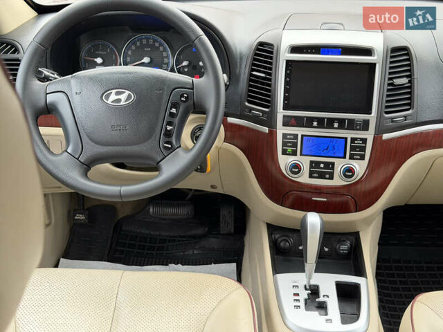 Серый Хендай Санта Фе, объемом двигателя 2.2 л и пробегом 232 тыс. км за 10555 $, фото 52 на Automoto.ua