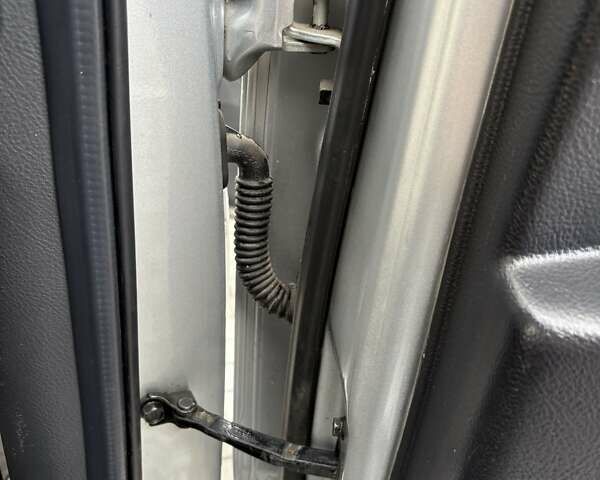 Серый Хендай Санта Фе, объемом двигателя 2.19 л и пробегом 276 тыс. км за 8550 $, фото 47 на Automoto.ua