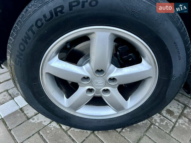 Серый Хендай Санта Фе, объемом двигателя 2.19 л и пробегом 260 тыс. км за 8950 $, фото 57 на Automoto.ua