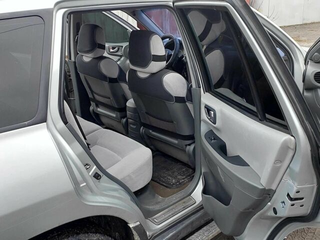 Серый Хендай Санта Фе, объемом двигателя 2 л и пробегом 200 тыс. км за 7650 $, фото 8 на Automoto.ua