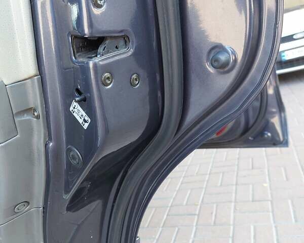 Серый Хендай Санта Фе, объемом двигателя 2 л и пробегом 253 тыс. км за 4900 $, фото 3 на Automoto.ua