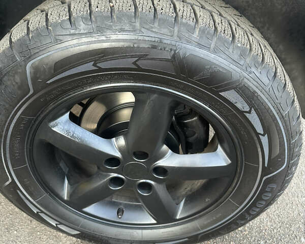 Серый Хендай Санта Фе, объемом двигателя 2.7 л и пробегом 198 тыс. км за 10800 $, фото 10 на Automoto.ua