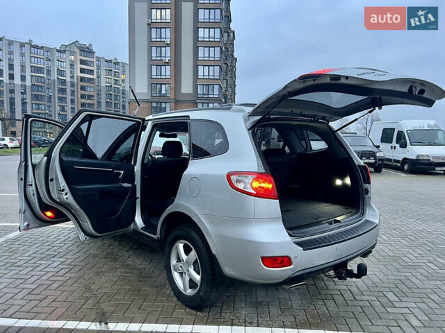 Серый Хендай Санта Фе, объемом двигателя 2.19 л и пробегом 260 тыс. км за 8950 $, фото 14 на Automoto.ua