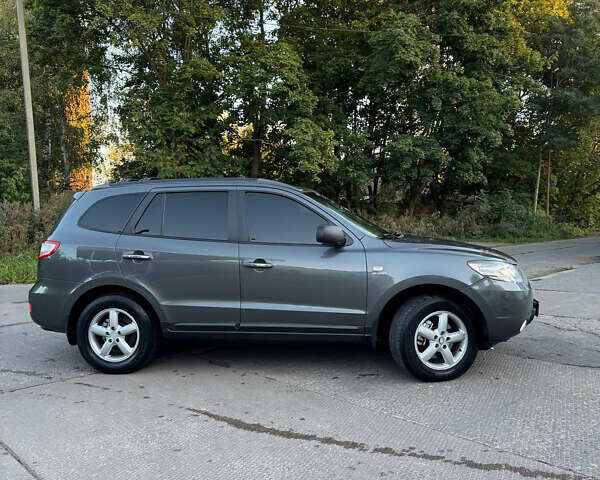 Сірий Хендай Санта Фе, об'ємом двигуна 2.19 л та пробігом 320 тис. км за 10000 $, фото 2 на Automoto.ua