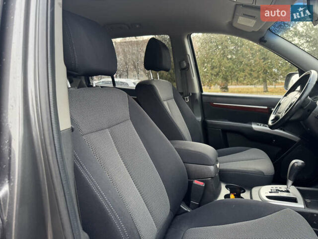 Серый Хендай Санта Фе, объемом двигателя 2.2 л и пробегом 260 тыс. км за 8700 $, фото 16 на Automoto.ua