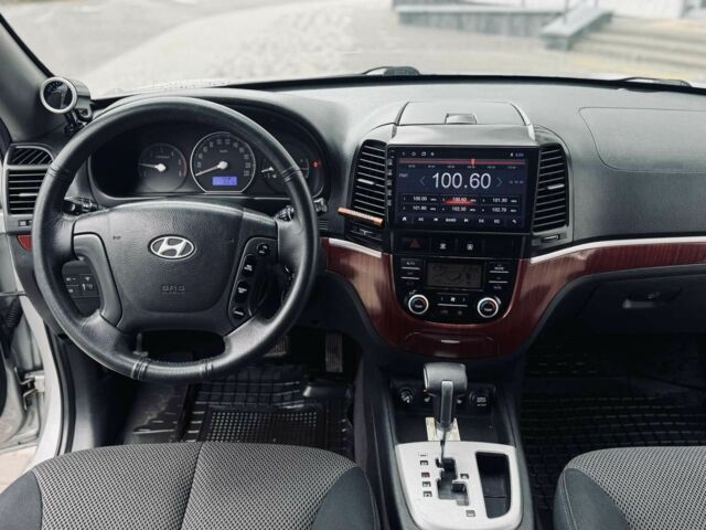 Серый Хендай Санта Фе, объемом двигателя 2.2 л и пробегом 200 тыс. км за 9250 $, фото 2 на Automoto.ua