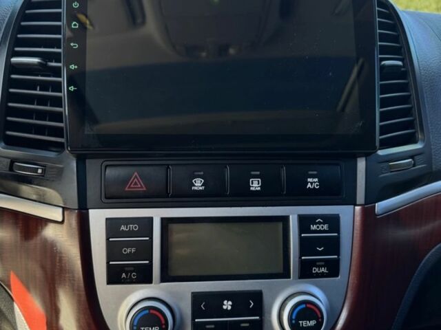 Серый Хендай Санта Фе, объемом двигателя 2.2 л и пробегом 284 тыс. км за 262 $, фото 7 на Automoto.ua