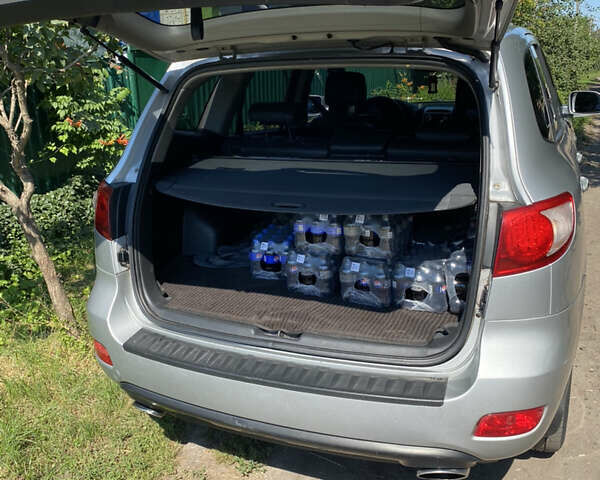 Серый Хендай Санта Фе, объемом двигателя 2.2 л и пробегом 244 тыс. км за 9500 $, фото 3 на Automoto.ua