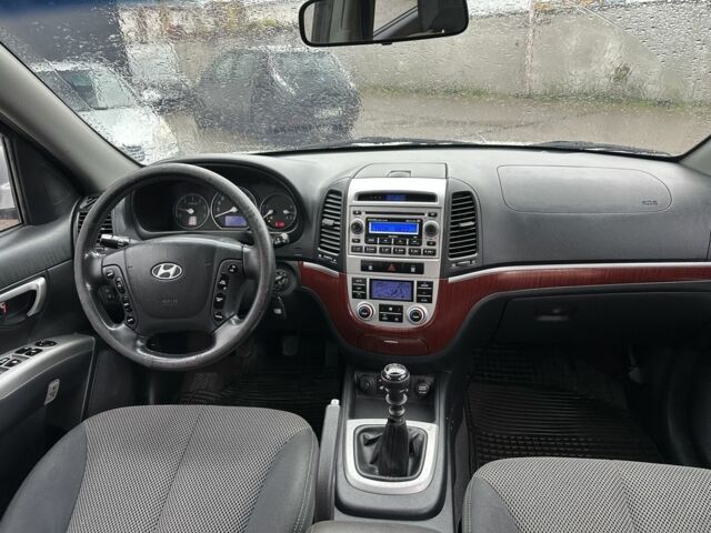 Сірий Хендай Санта Фе, об'ємом двигуна 2.2 л та пробігом 300 тис. км за 4750 $, фото 7 на Automoto.ua