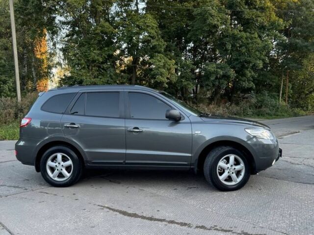 Серый Хендай Санта Фе, объемом двигателя 2.2 л и пробегом 320 тыс. км за 10000 $, фото 2 на Automoto.ua