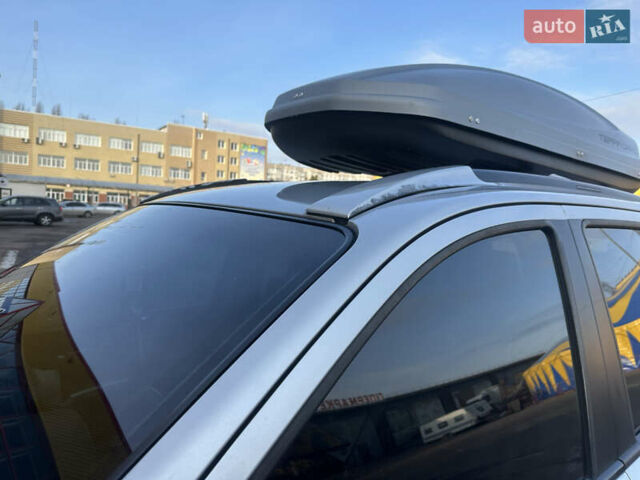 Серый Хендай Санта Фе, объемом двигателя 2.7 л и пробегом 198 тыс. км за 10800 $, фото 2 на Automoto.ua