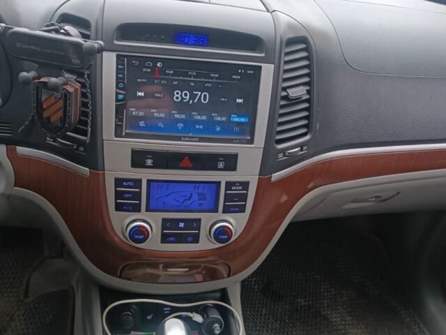 Серый Хендай Санта Фе, объемом двигателя 2.2 л и пробегом 254 тыс. км за 9300 $, фото 2 на Automoto.ua