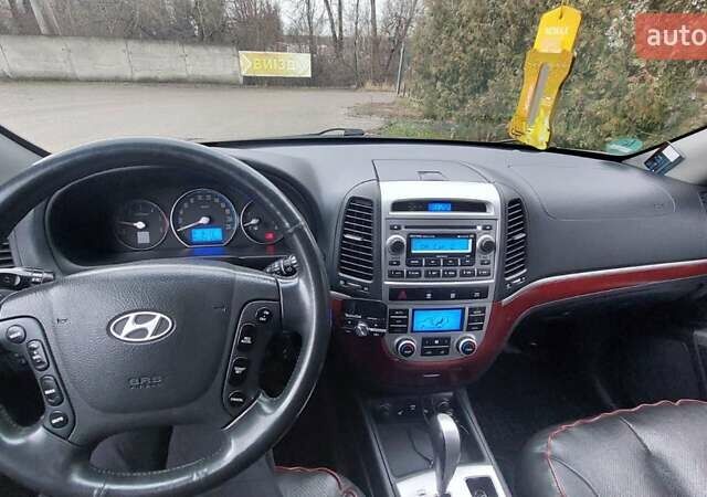 Серый Хендай Санта Фе, объемом двигателя 2.19 л и пробегом 223 тыс. км за 10200 $, фото 6 на Automoto.ua