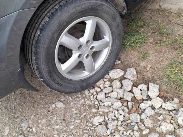 Серый Хендай Санта Фе, объемом двигателя 2.2 л и пробегом 296 тыс. км за 9700 $, фото 6 на Automoto.ua