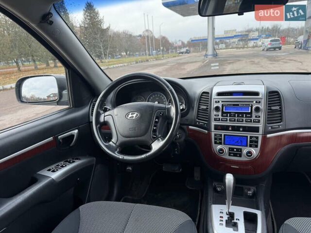 Серый Хендай Санта Фе, объемом двигателя 2.2 л и пробегом 260 тыс. км за 8700 $, фото 15 на Automoto.ua
