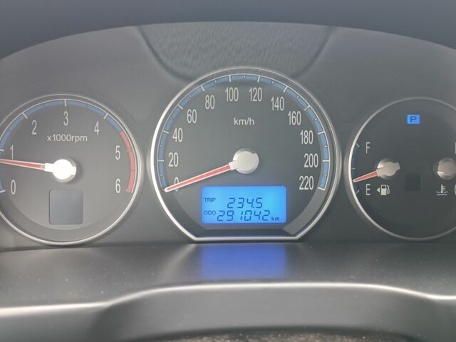 Серый Хендай Санта Фе, объемом двигателя 2 л и пробегом 290 тыс. км за 5000 $, фото 22 на Automoto.ua