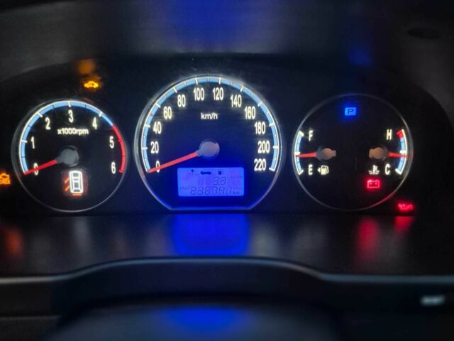 Серый Хендай Санта Фе, объемом двигателя 2.2 л и пробегом 237 тыс. км за 8500 $, фото 8 на Automoto.ua